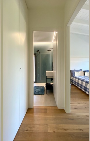 Bagno in stile moderno di 4 di SuMisura Architetti