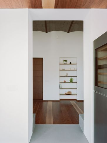 Soggiorno in stile contemporaneo di 24 di Margine