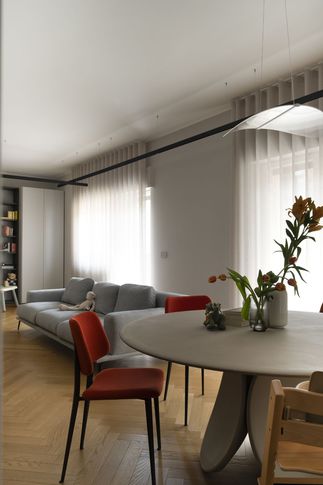 Open Space in stile contemporaneo di 50 di Michela Cordisco Studio