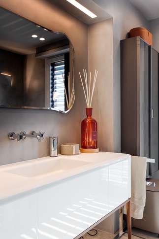 Bagno in stile contemporaneo di 5 di architetto Caterina Martini Bagno in stile contemporaneo di 5 di architetto Caterina Martini