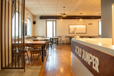 Open Space in stile industriale di 130 di Maison Monrò