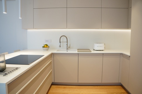 Open Space in stile contemporaneo di 48 di Rosaura D’Alessandro Open Space in stile contemporaneo di 48 di Rosaura D’Alessandro