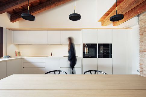 Cucina in stile minimal di 25 di Didonè Comacchio Architects