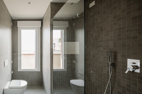 Bagno in stile minimal di 4 di Tramas Bagno in stile minimal di 4 di Tramas