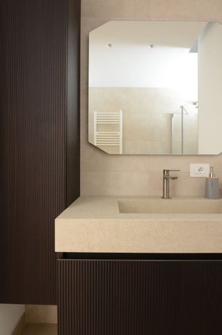 Bagno in stile contemporaneo di 4 di Fiorenzo D'Onofrio Architetto