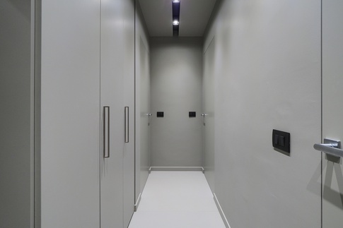 Corridoio in stile contemporaneo di 5 di Desearq studio - architettura e interior design Corridoio in stile contemporaneo di 5 di Desearq studio - architettura e interior design