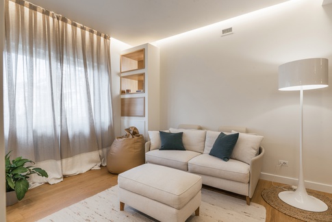 Soggiorno in stile contemporaneo di 22 di As architettura