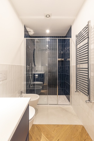 Bagno in stile moderno di 5 di Gianluca Chiocca Interior Design Studio