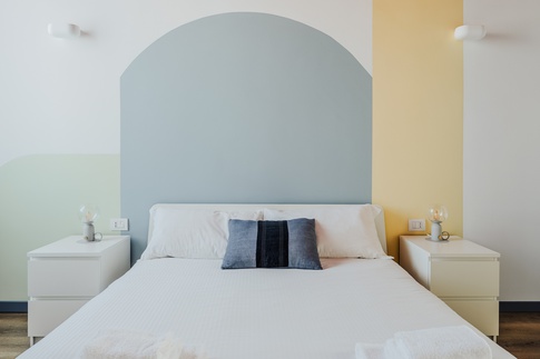 Camera da Letto in stile contemporaneo di 18 di Annalisa Carli Architetto