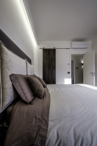 Camera da Letto in stile contemporaneo di 20 di Arch. Enrico Marradini Camera da Letto in stile contemporaneo di 20 di Arch. Enrico Marradini
