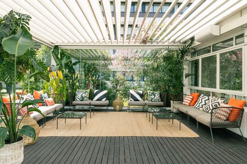 Veranda in stile contemporaneo di 1 di Lorenzo Franzi | Fotografia