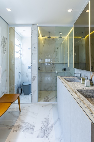 Bagno in stile moderno di 8 di Guzlive