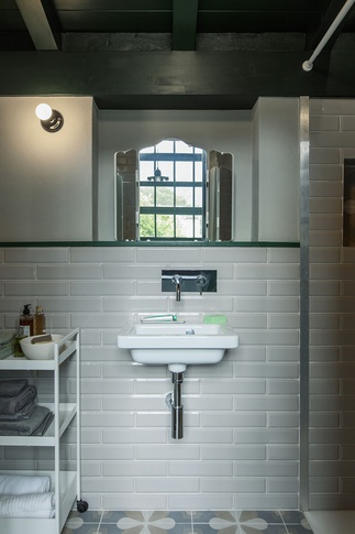 Bagno in stile contemporaneo di 3 di Chantal Forzatti architetto