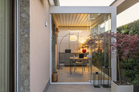 Veranda in stile contemporaneo di 12 di tapas studio