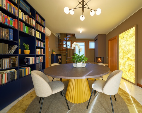 Soggiorno in stile contemporaneo di 35 di Isabella Giacometti Wellbeing Architect Soggiorno in stile contemporaneo di 35 di Isabella Giacometti Wellbeing Architect