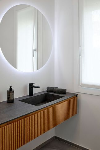 Bagno in stile contemporaneo di 7 di DQA Studio di architettura Bagno in stile contemporaneo di 7 di DQA Studio di architettura