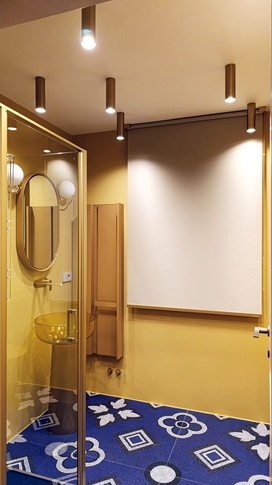 Bagno di Servizio in stile maximalista di 5 di Rachele Biancalani Studio