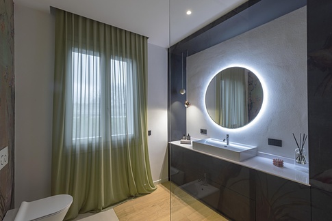 Bagno in stile contemporaneo di 8 di DQA Studio di architettura