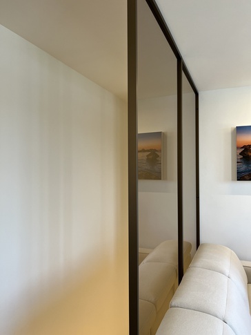 Ingresso in stile contemporaneo di 5 di BF interni Ingresso in stile contemporaneo di 5 di BF interni