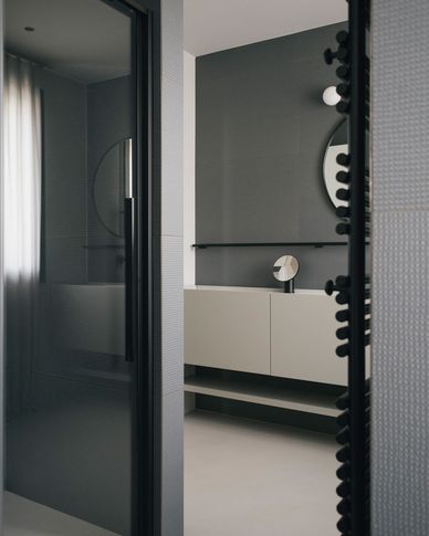 Bagno in stile minimal di 6 di Didonè Comacchio Architects