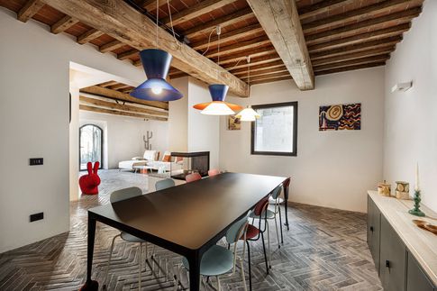 Soggiorno in stile contemporaneo di 80 di Nauraleverticale