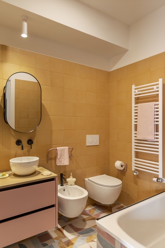 Bagno in stile moderno di 4 di Arch. Martina Pozzi MP_archistudio Bagno in stile moderno di 4 di Arch. Martina Pozzi MP_archistudio