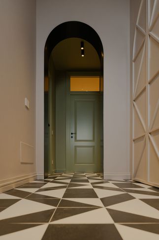Corridoio in stile contemporaneo di 9 di Menniti & Mercuri S.r.l