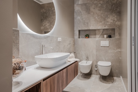 Bagno in stile naturale di 5 di Annalisa Carli Architetto