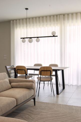 Open Space in stile moderno di 38 di Silvia Aquilani . Design studio