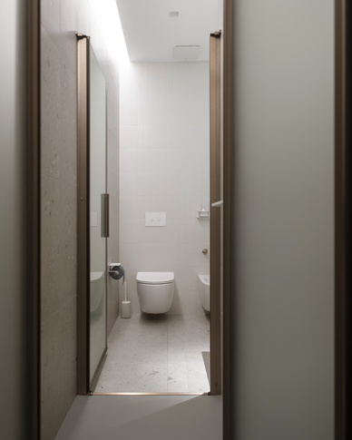 Bagno in stile contemporaneo di 7 di Michela Cordisco Interiors Bagno in stile contemporaneo di 7 di Michela Cordisco Interiors