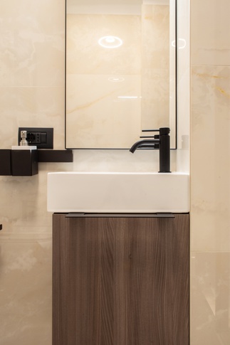 Bagno di Servizio in stile moderno di 3 di Chiara Colucci Interior Designer Bagno di Servizio in stile moderno di 3 di Chiara Colucci Interior Designer