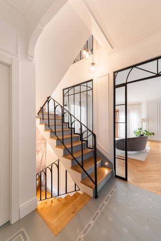 Ingresso in stile british di 15 di Arch. Luca Caprioli Ingresso in stile british di 15 di Arch. Luca Caprioli