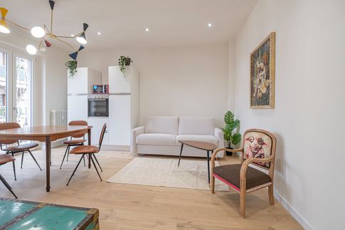 Soggiorno in stile eclettico di 24 di Studio di Architettura Barbara Vucusa Architetto