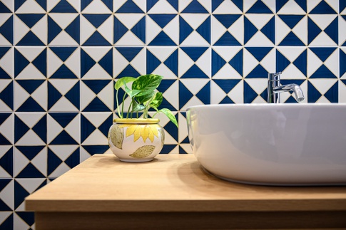 Bagno in stile mediterraneo di 4 di srv.architetti