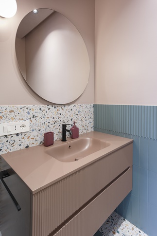 Bagno in stile contemporaneo di 3 di Valentina Varricchio Architetto