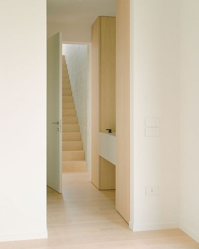 Bagno in stile minimal di 7 di Didonè Comacchio Architects