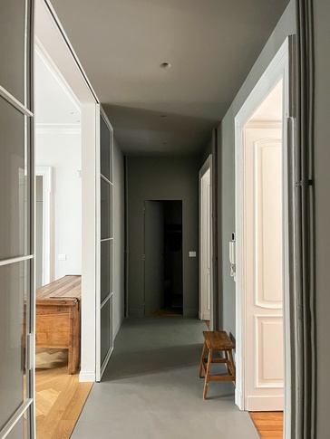 Corridoio in stile classico di 9 di Gambino Flamini | architetti