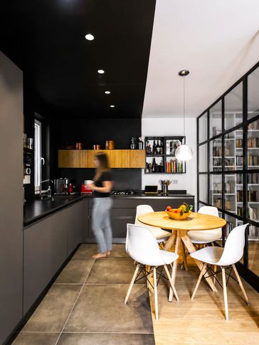 Cucina in stile scandinavo di 10 di Equus Architects