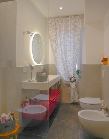 Bagno in stile moderno di 5 di Valentina Solera Architetto
