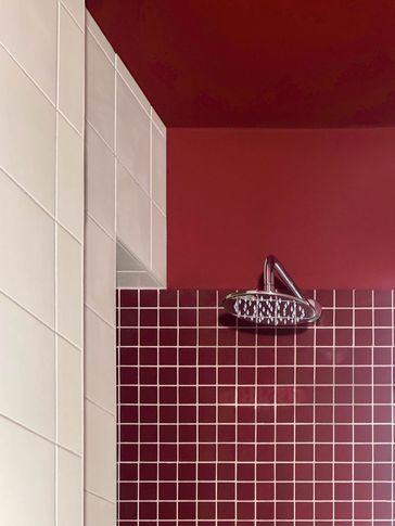 Bagno in stile iconico di 5 di LATER STUDIO / paola cortesi architetto
