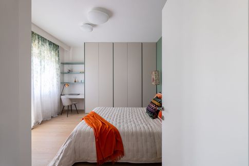 Camera da Letto in stile contemporaneo di 15 di Archifacturing - Sara Cimarelli & Giorgio Opolka