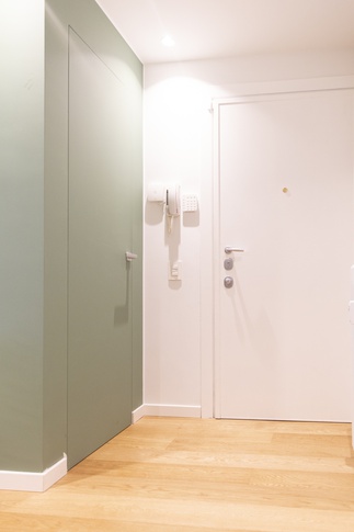 Open Space in stile contemporaneo di 25 di Serena Trentarossi Architetto Open Space in stile contemporaneo di 25 di Serena Trentarossi Architetto