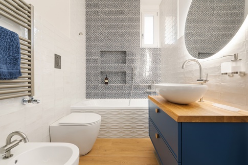 Bagno in stile industriale di 4 di Arch.j Floriana Ferraioli