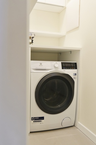 Lavanderia in stile moderno di 2 di Rinnova Home 3d