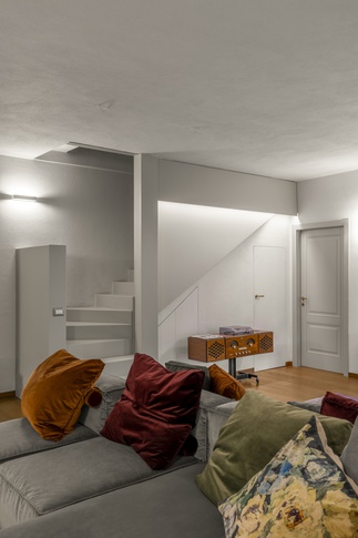 Soggiorno in stile moderno di 40 di Carola Ribotta architetto