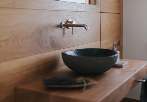 Bagno in stile moderno di 8 di design by very