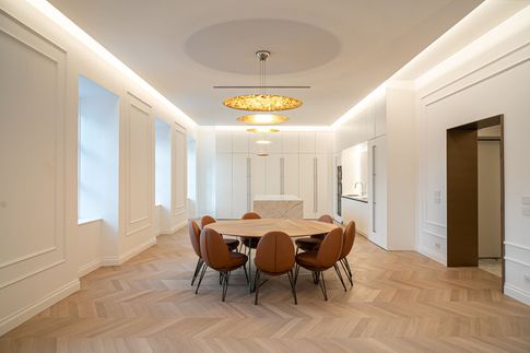 Open Space in stile contemporaneo di 100 di Formale.