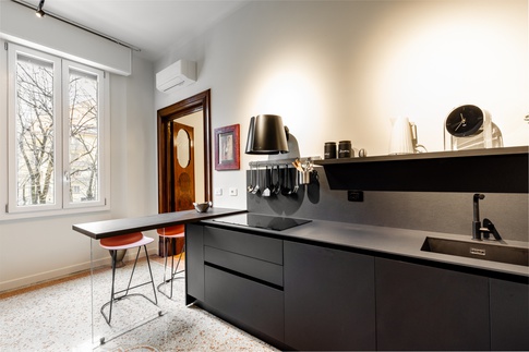 Cucina in stile contemporaneo di 15 di Moltefacce SRL