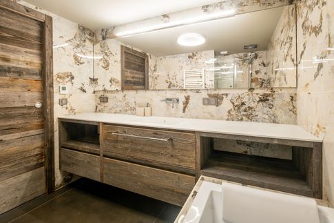 Bagno in stile moderno di 6 di Design Alpino