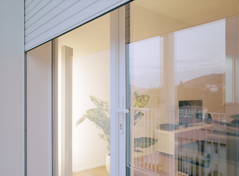 Balcone in stile scandinavo di 12 di ellevuelle architetti